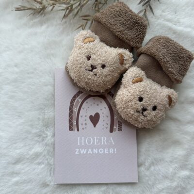 Cadeautje hoera zwanger teddy sokjes zacht bruin