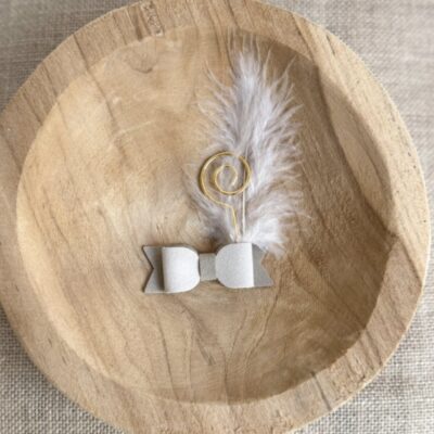 Alligatorknip strik met sinterklaas staf beige